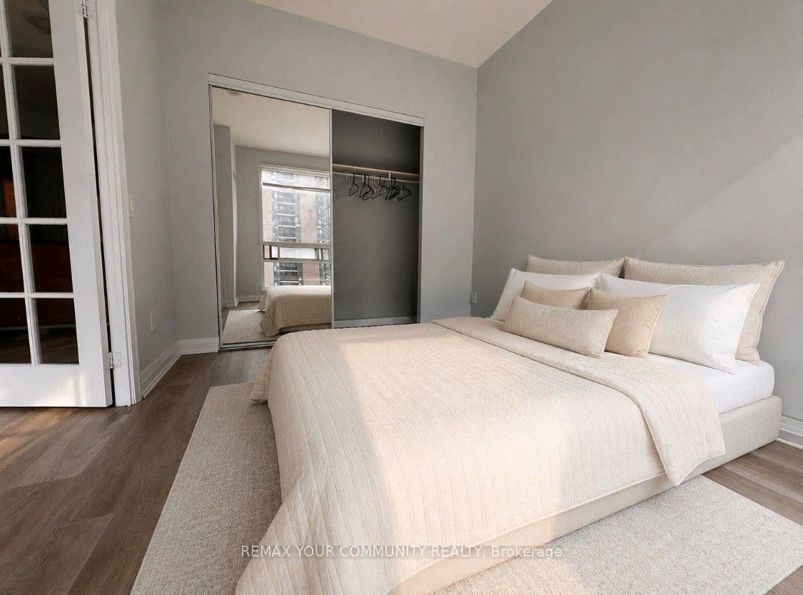 1121 BAY ST in Toronto - Property View