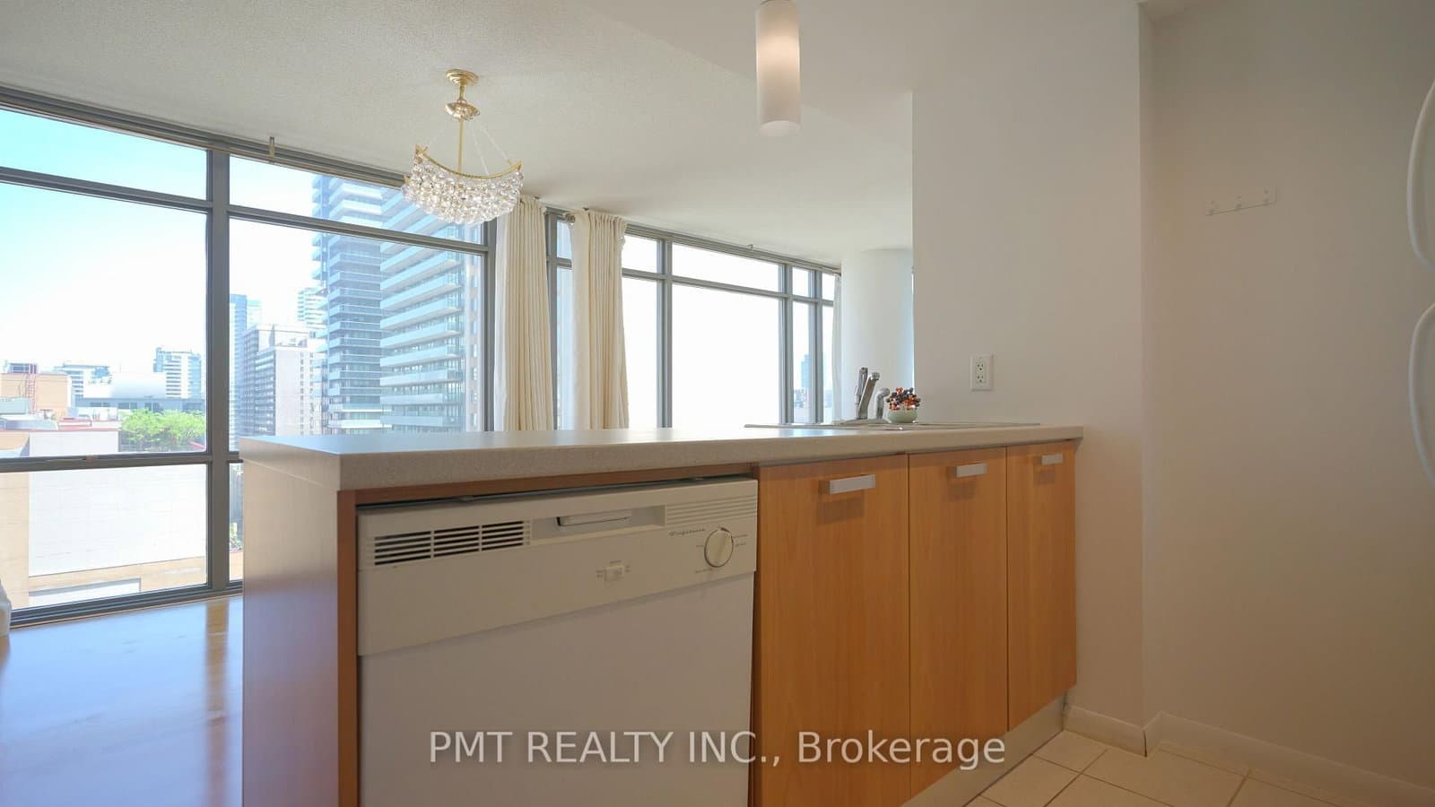 38 GRENVILLE ST in Toronto