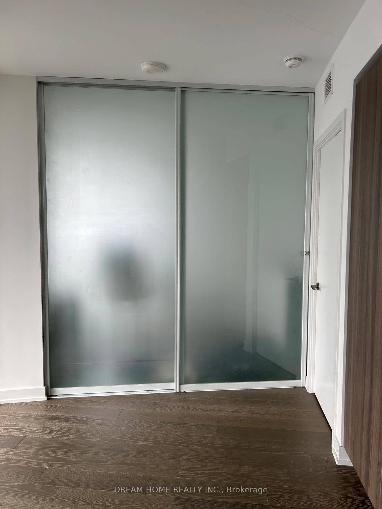 11 W WELLESLEY ST in Toronto - Property View