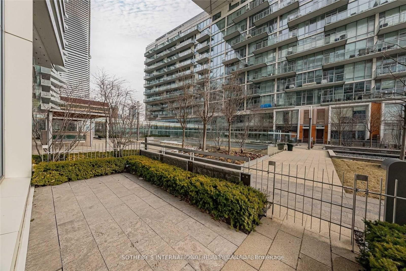 29 E QUEENS QUAY in Toronto - Property View