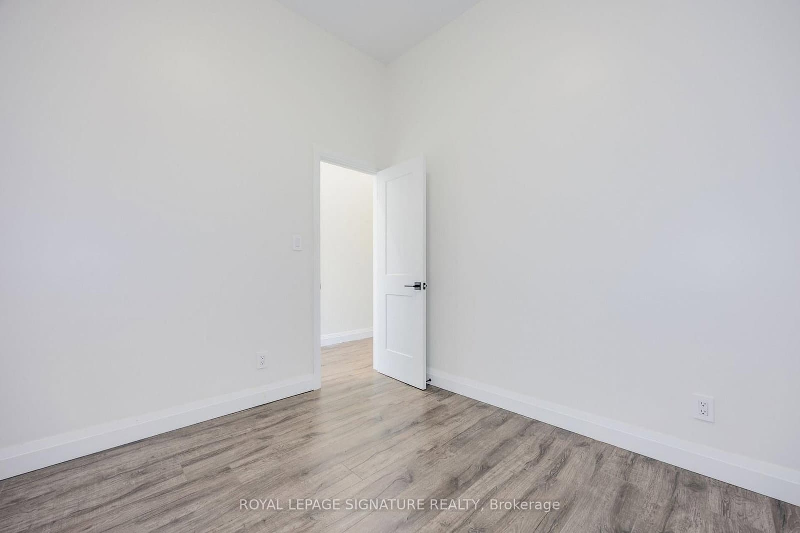 414 SPADINA AVE in Toronto - Property View