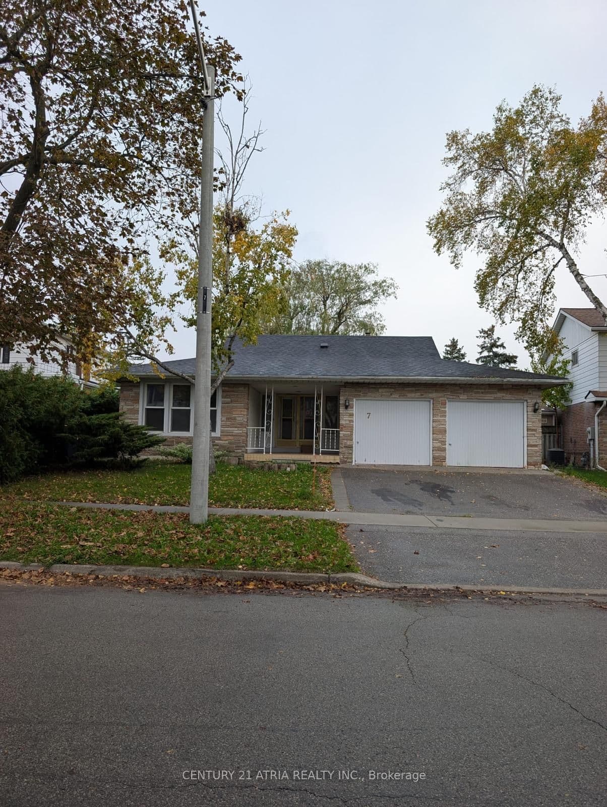 7 FLUELLEN DR in Toronto - Property View