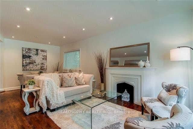 827 KINGSTON RD in Toronto - Property View