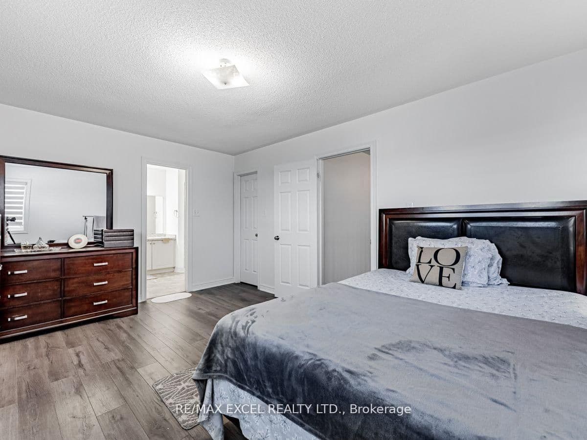 8 MASTWOOD CRES in Toronto - Property View