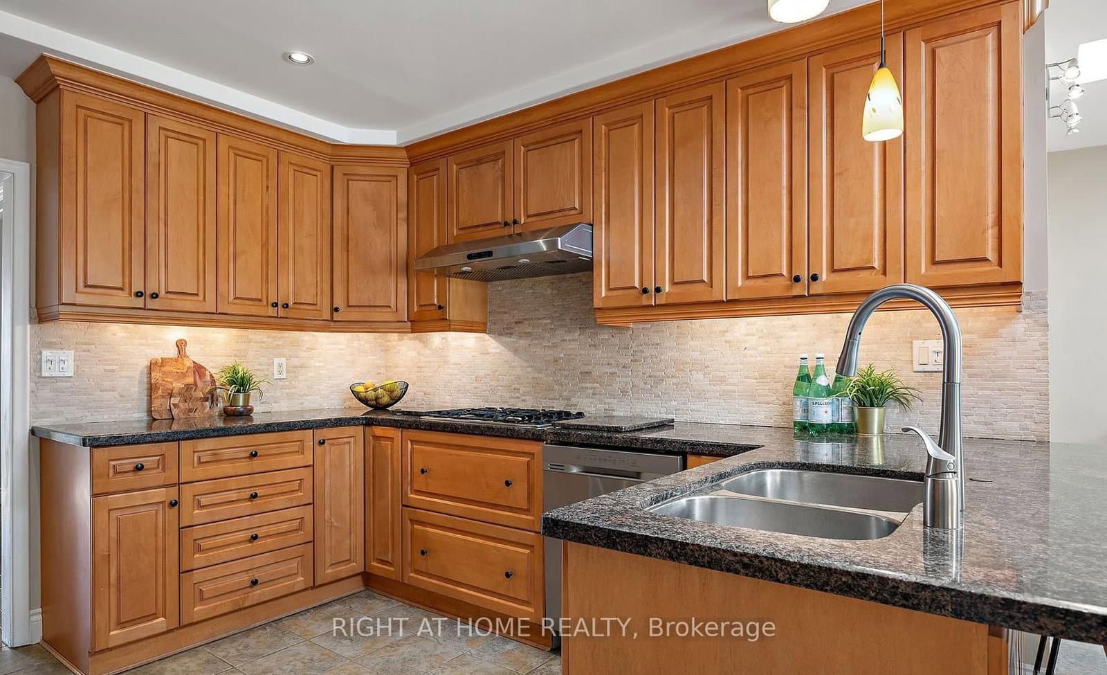 40 CATALINA DR in Toronto - Property View