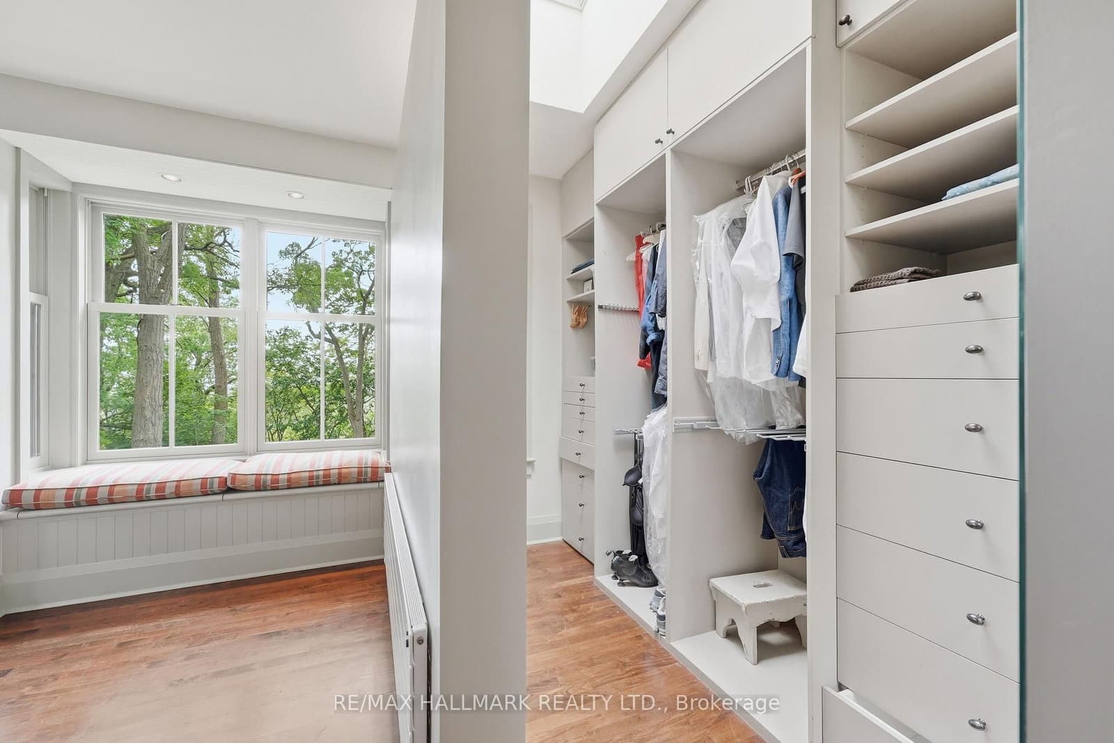 31 GLEN OAK DR in Toronto - Property View