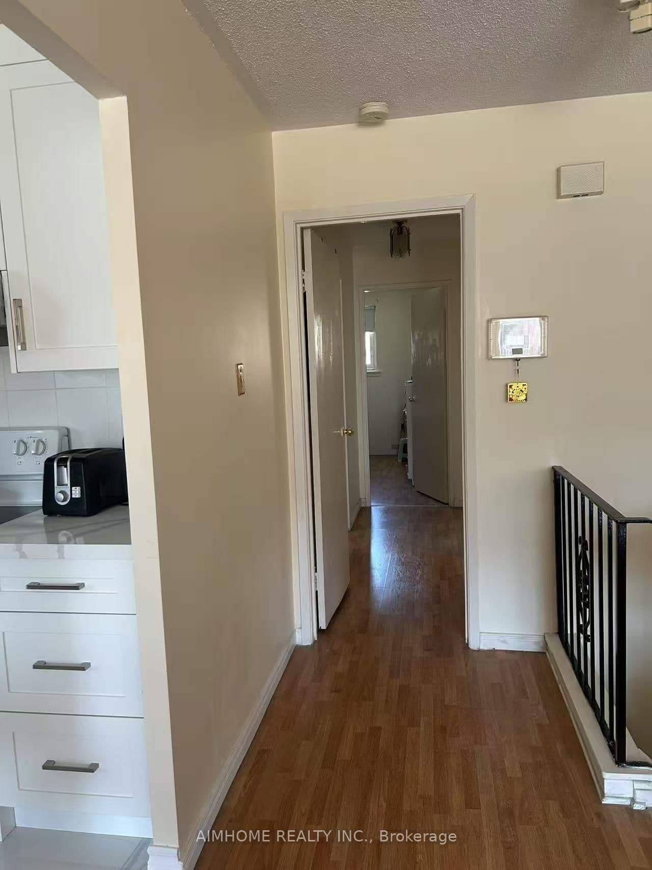 17 HEATHERSIDE DR in Toronto - Property View