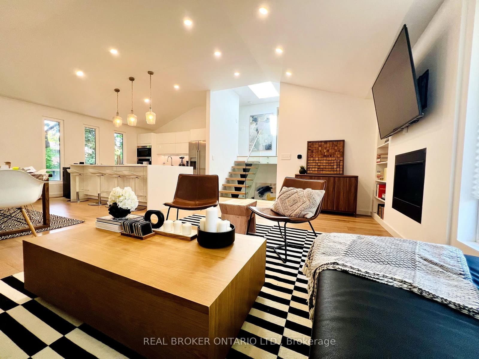 51 CASTLEMERE CRES in Toronto - Property View