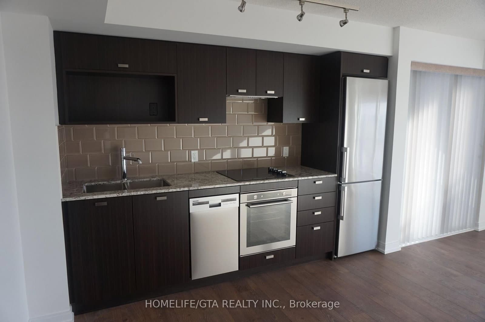 275 VILLAGE GREEN SQUARE in Toronto - Property View