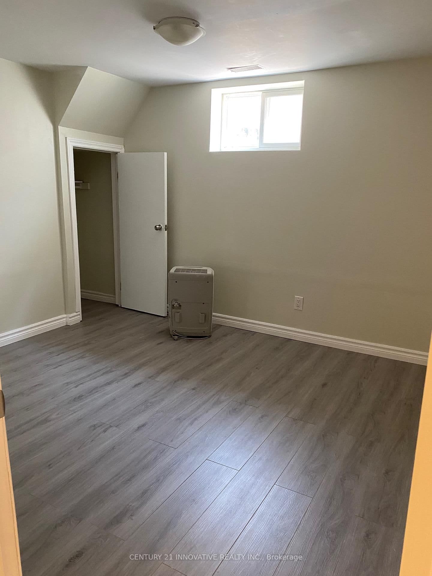 215 S WILSON RD in Oshawa - Property View