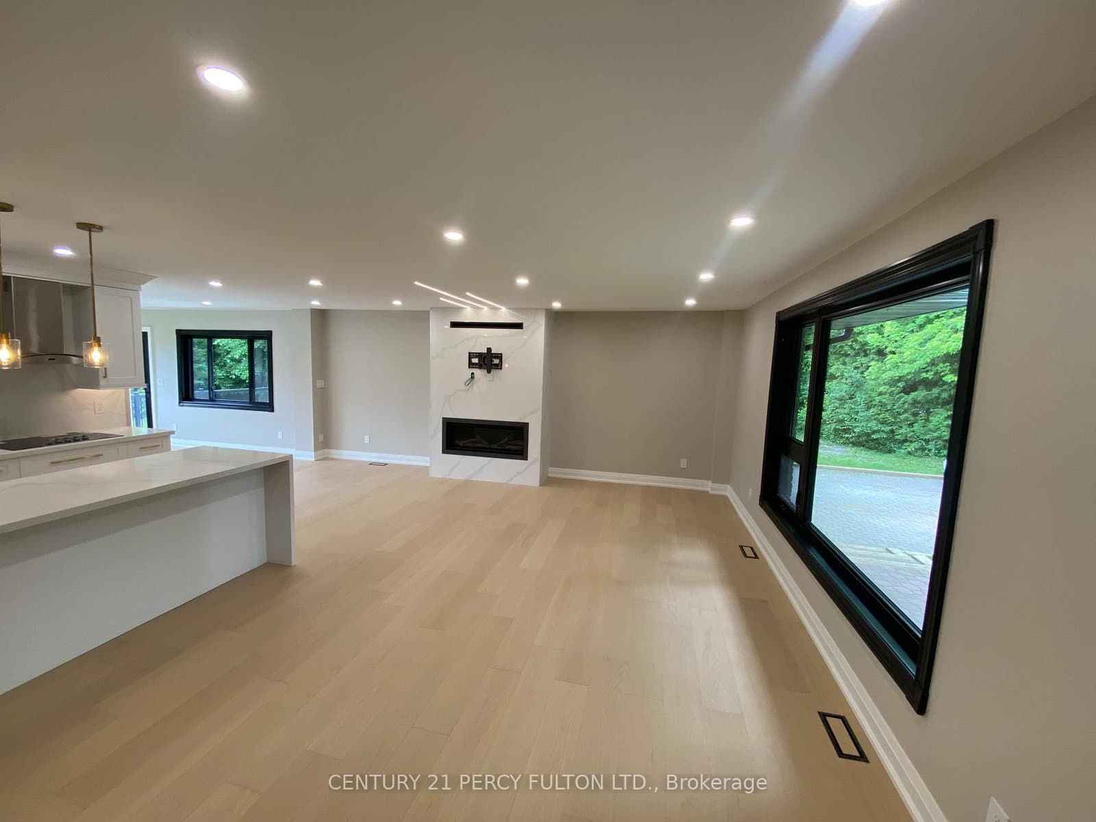 2 WALKERS LN in Georgina - Property View