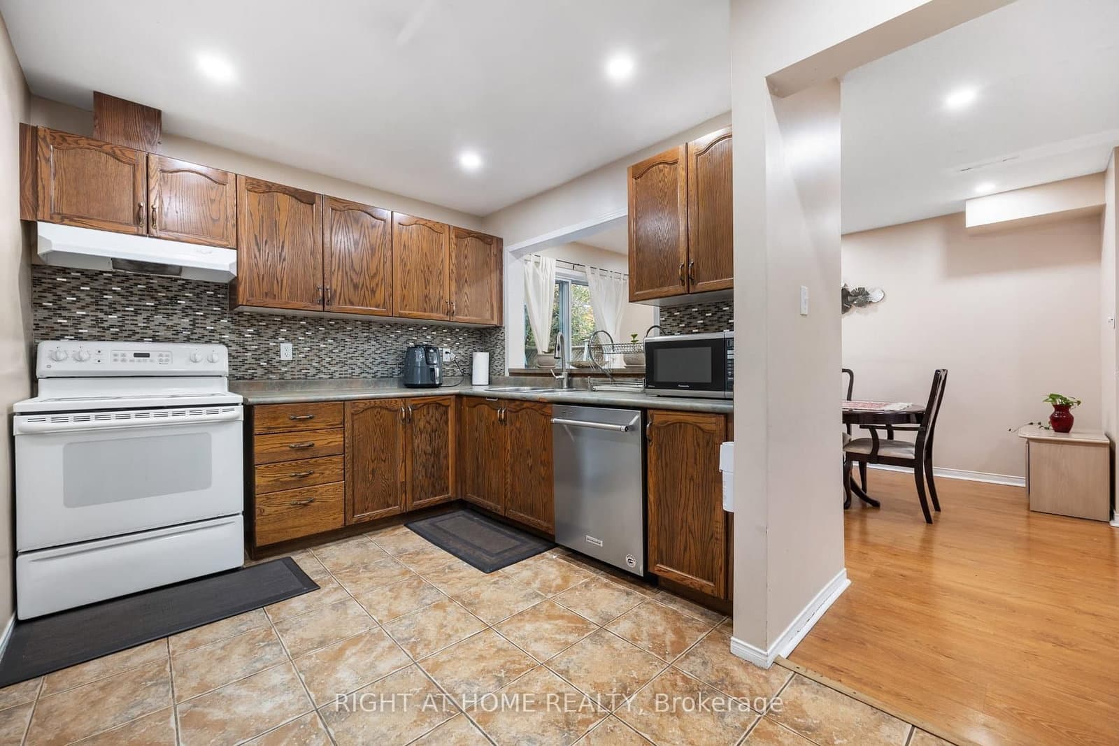 54 AMBERHILL WAY in Aurora
