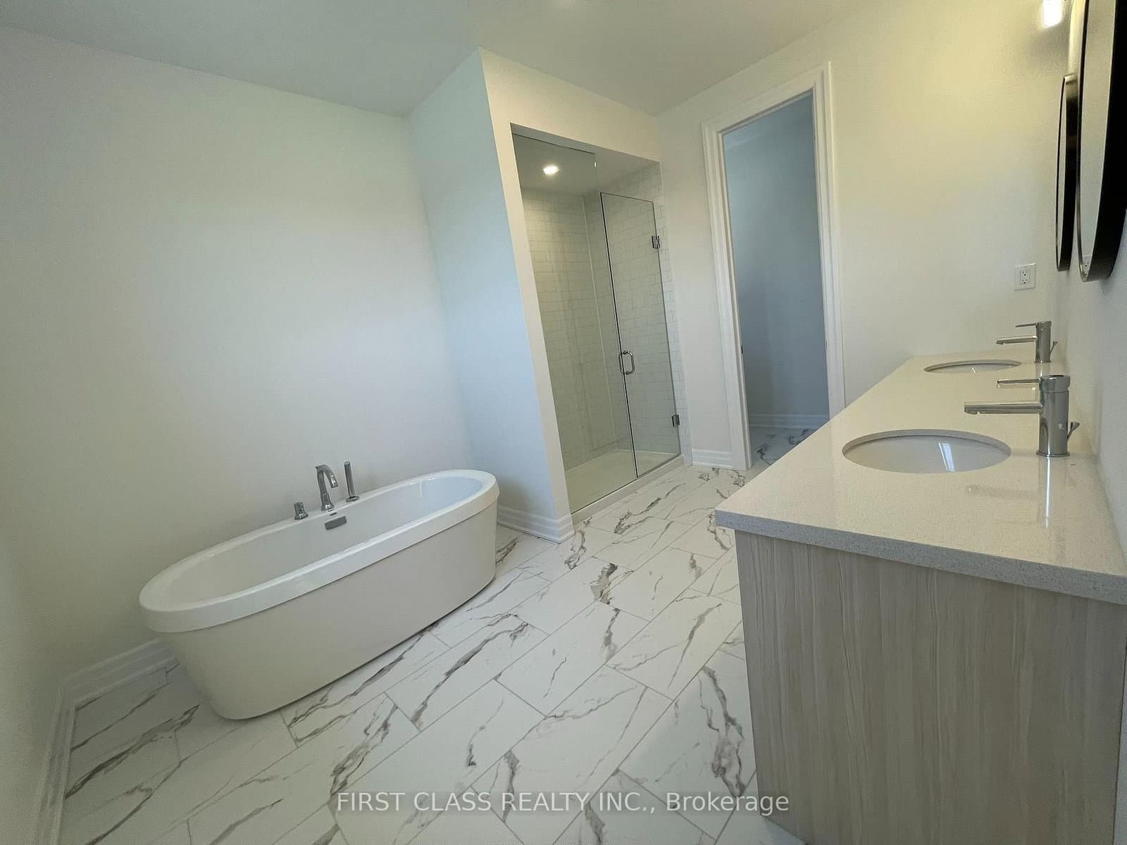 68 THOMAS SMITH ST in Georgina - Property View