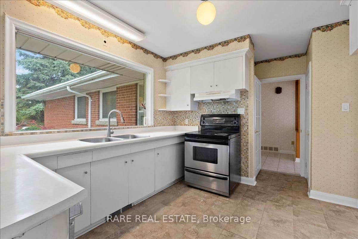 2 AYLESBURY RD in Toronto - Property View