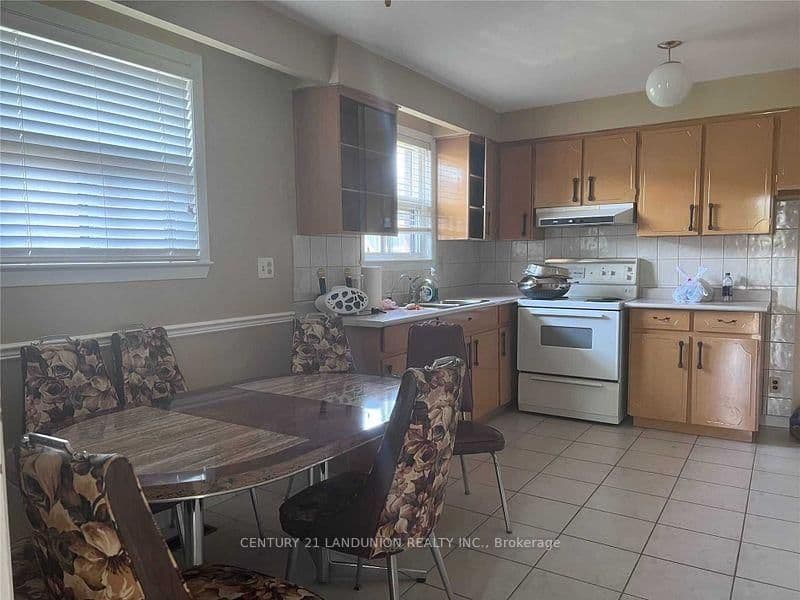 10 LASKAY UPSTAIR CRES in Toronto - Property View