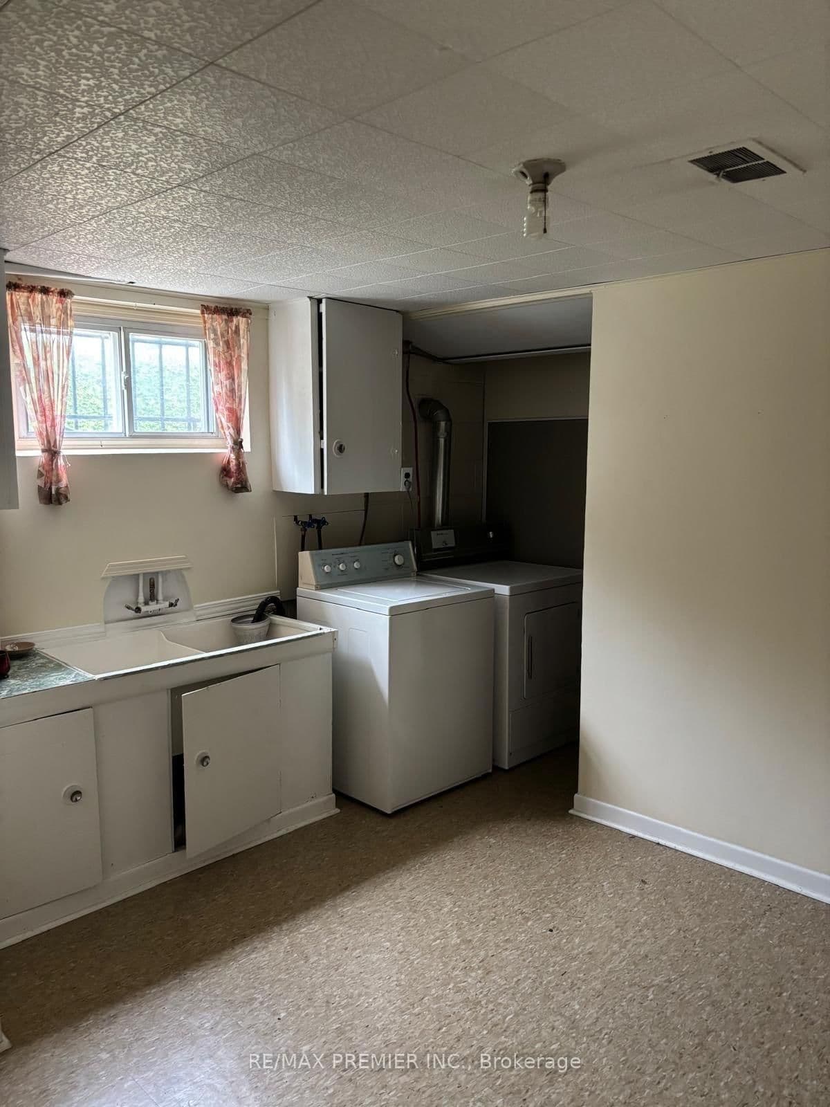 4 WELDON CRT in Toronto - Property View