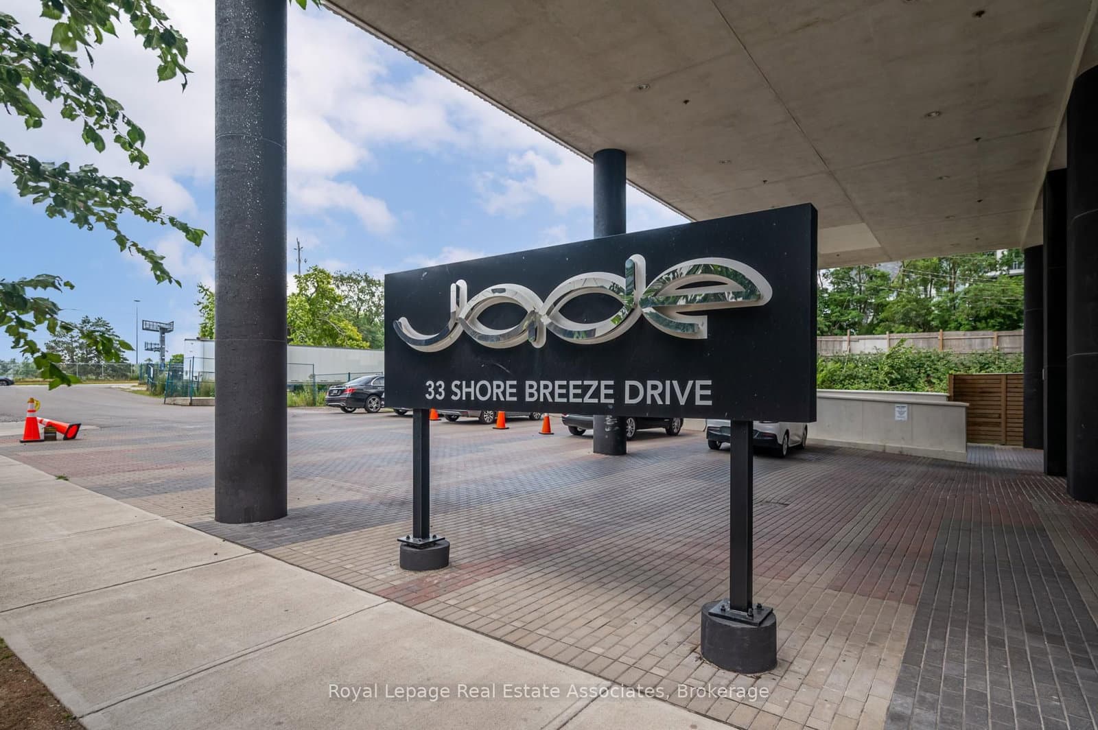 33 SHORE BREEZE DR in Toronto - Property View