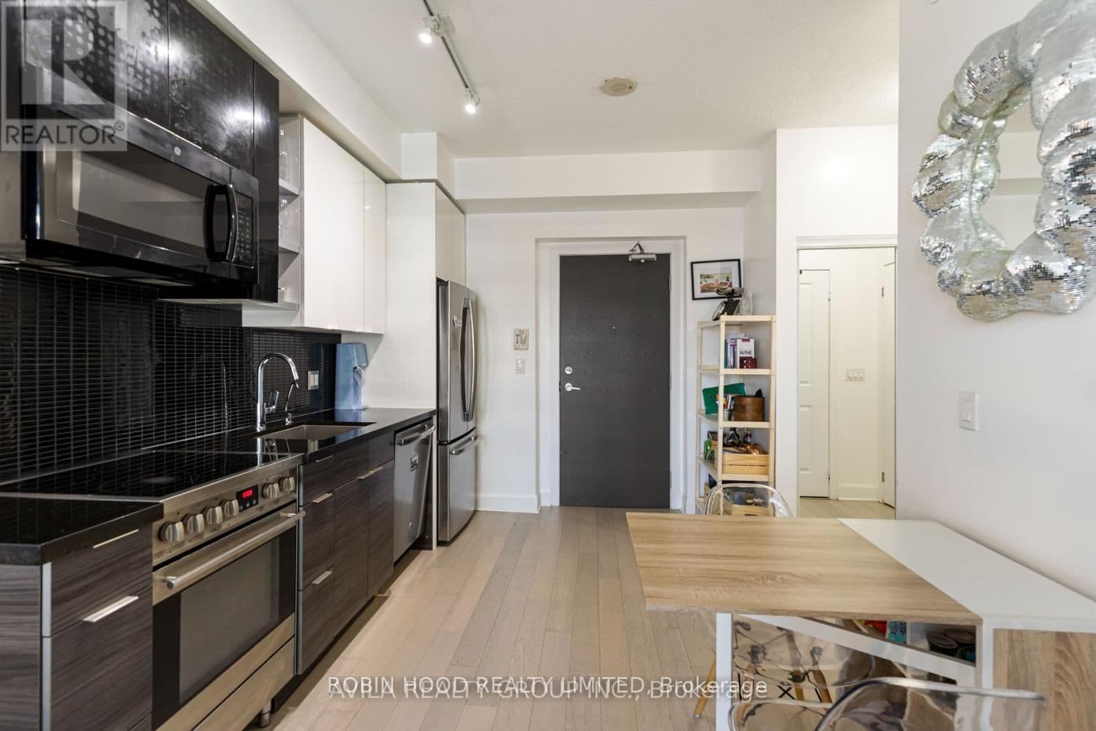 33 SHORE BREEZE DR in Toronto - Property View