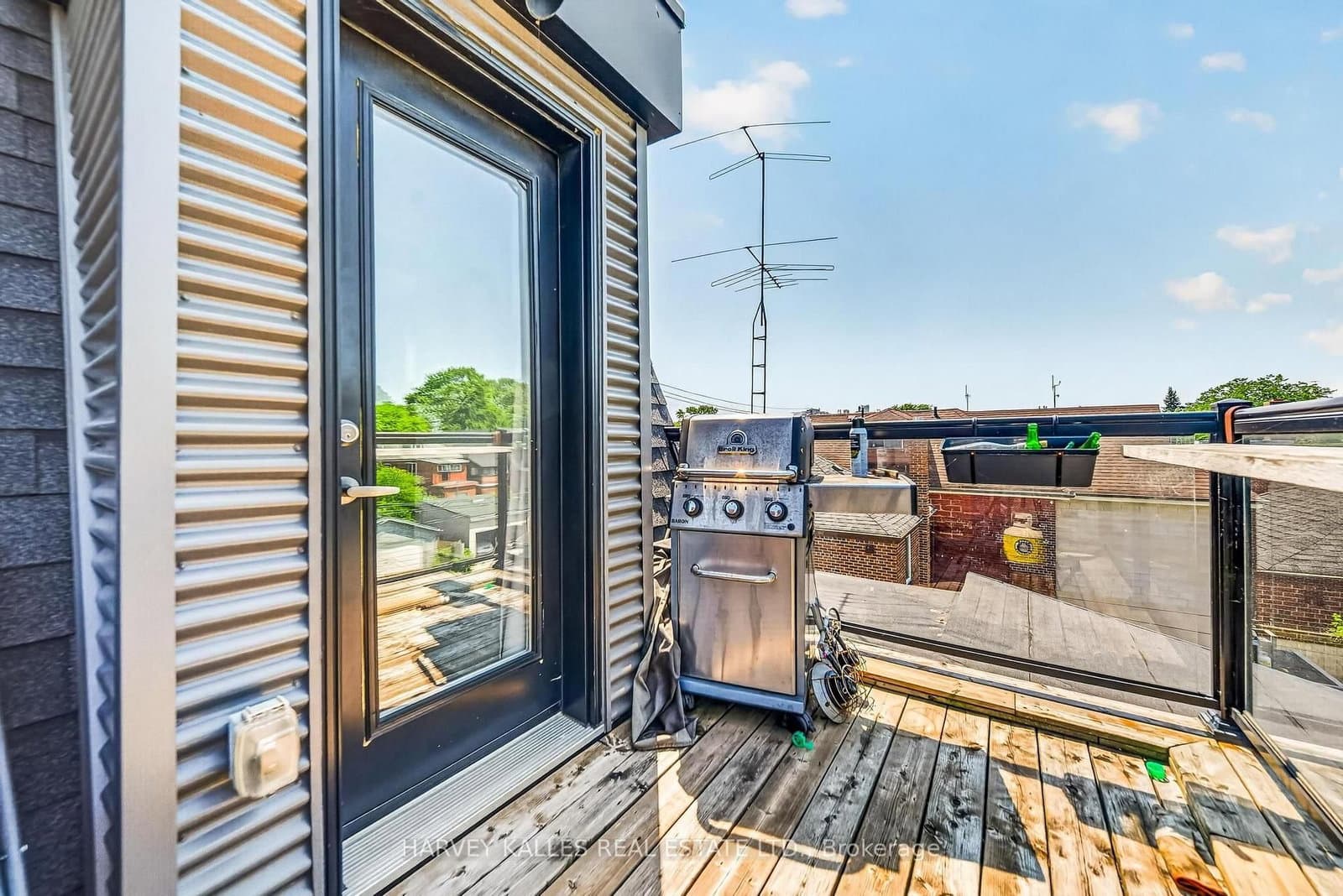 160 LANSDOWNE AVE in Toronto - Property View