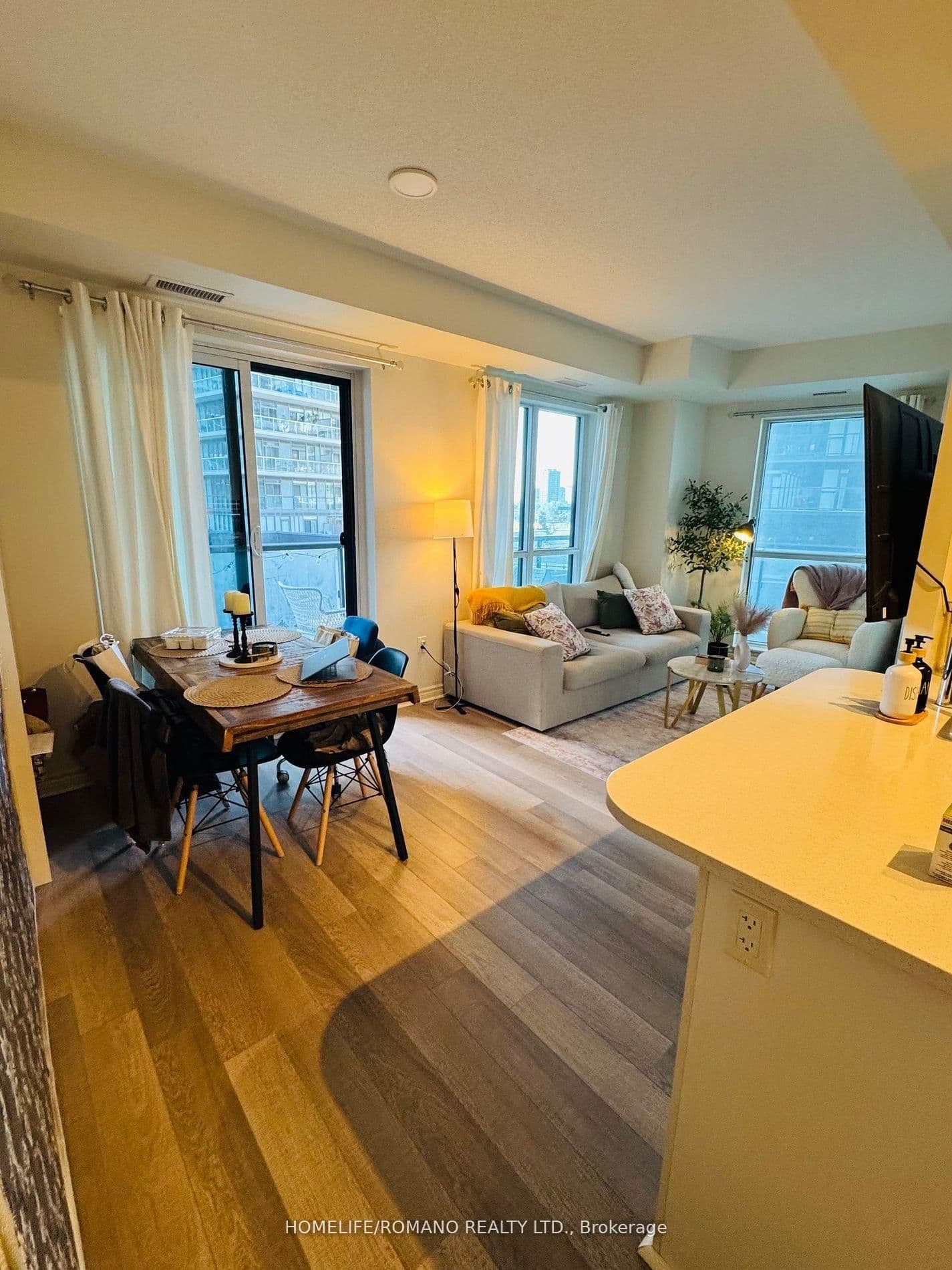 39 ANNIE CRAIG DR in Toronto - Property View