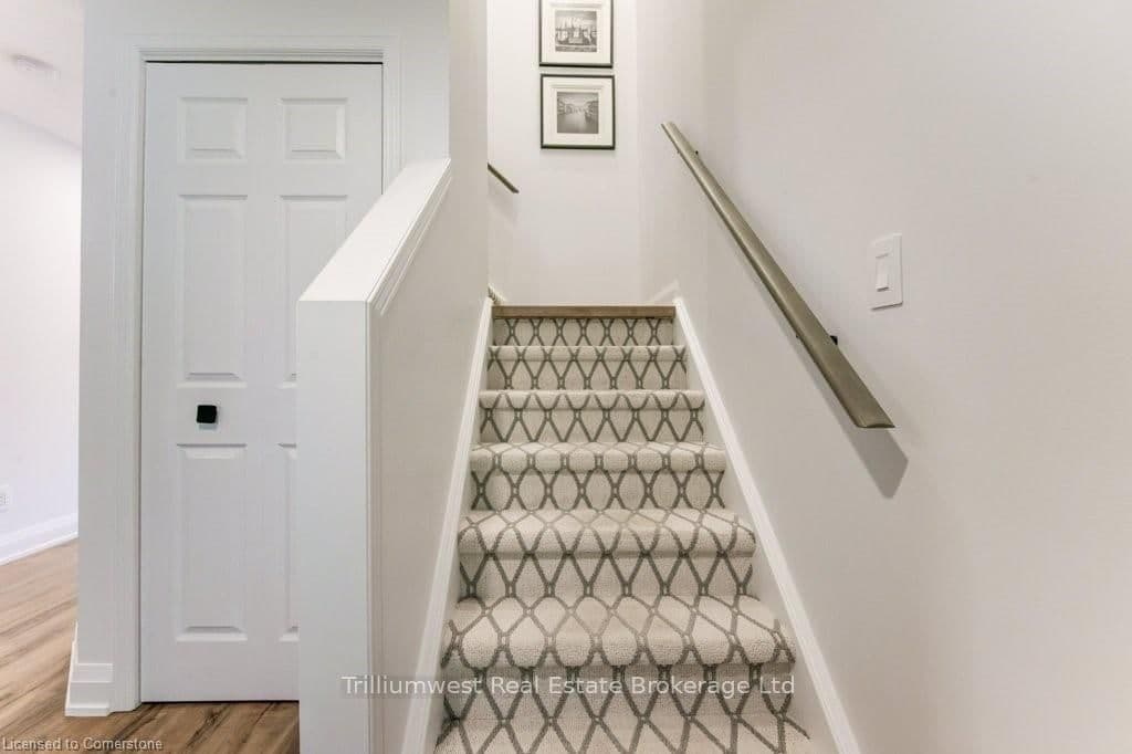33 HENDERSON DR in Guelph - Property View