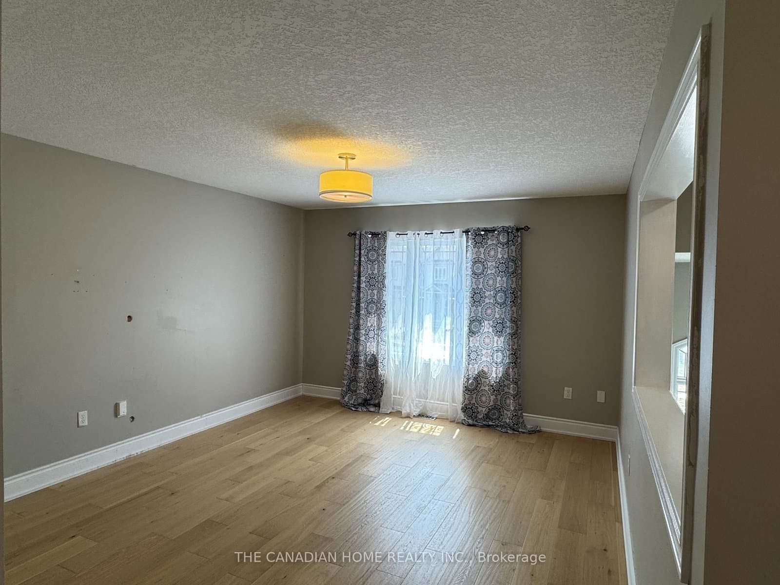 72 OAKES CRES in Guelph - Property View