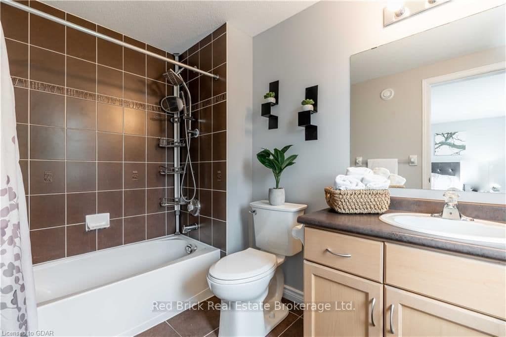 20 SHACKLETON DR in Guelph - Property View