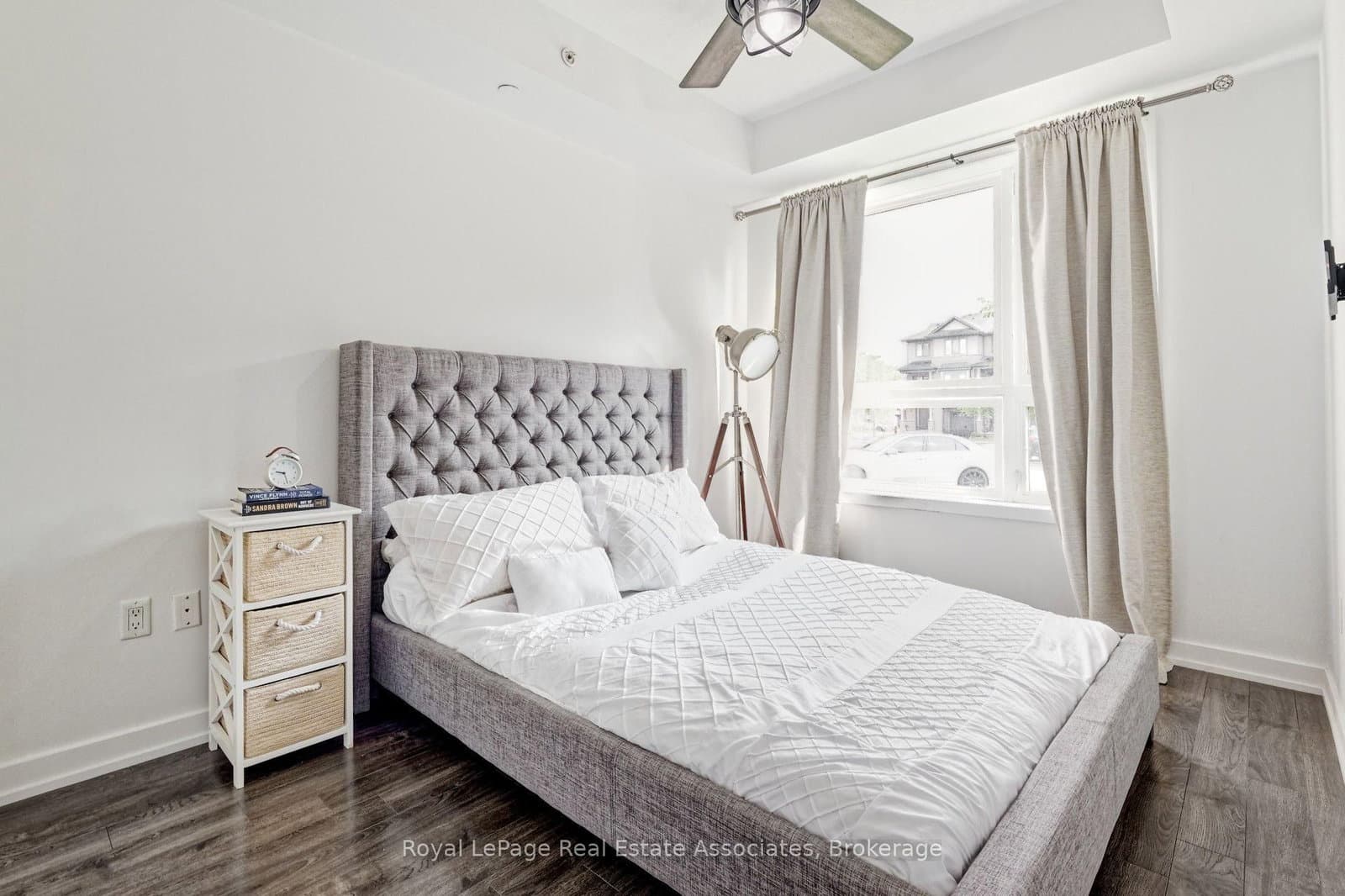 35 SOUTHSHORE CRES in Hamilton - Property View