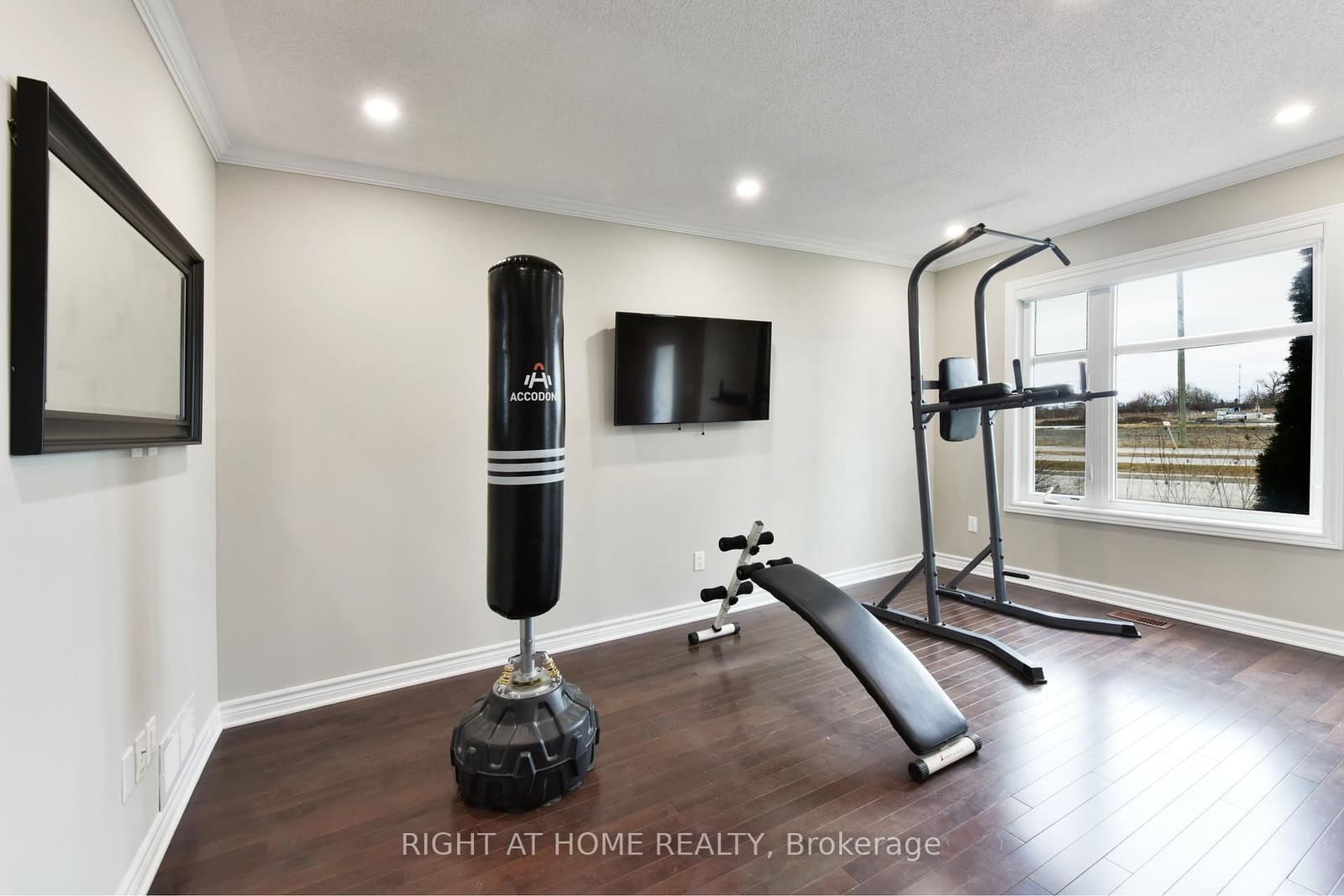 520 SILVERTIP LN in Ottawa - Property View