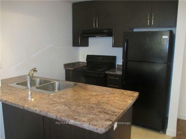 90 W CHARLTON AVE in Hamilton