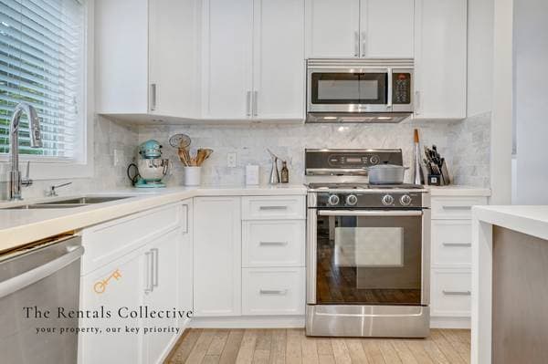 1434 EVERALL ST in White Rock