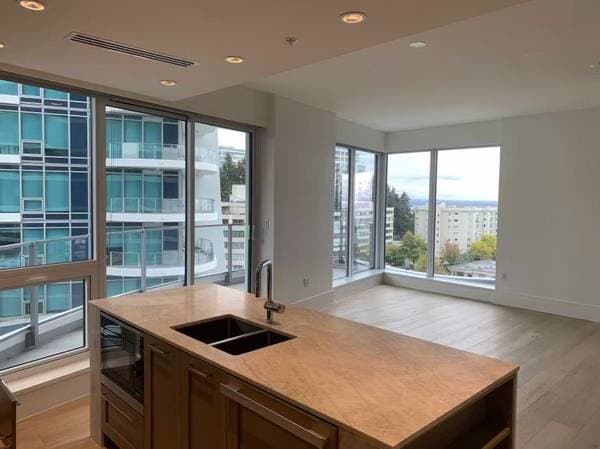 1500 MARTIN ST in White Rock