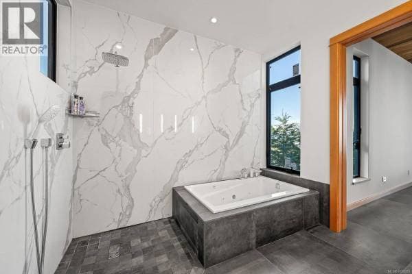 9046 CLARKSON AVE in Courtenay - Property View