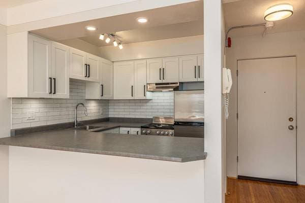 950 ROCKLAND AVE in Victoria - Property View