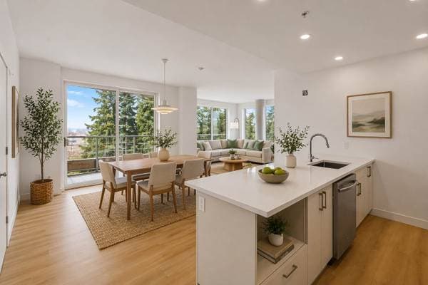840 RUE SAINT-CHARLES E in Longueuil - Property View