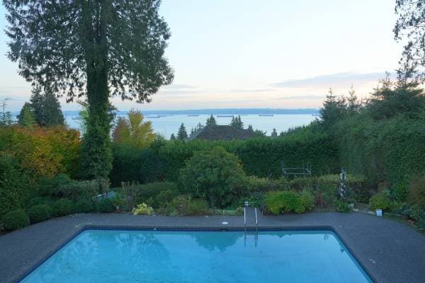 3250 WESTMOUNT RD in West Vancouver