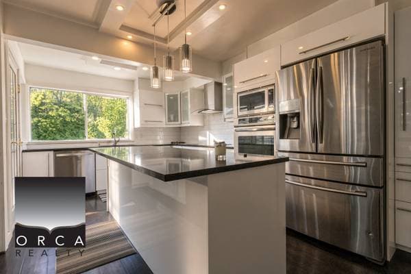 4380 WOODCREST RD in West Vancouver - Property View