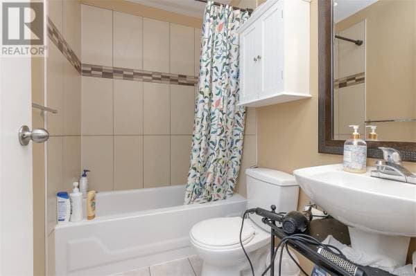 4012 LOYOLA ST in Saanich - Property View