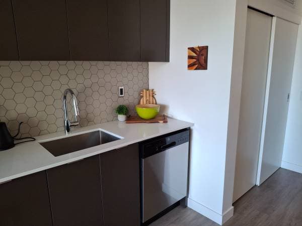 845 JOHNSON ST in Victoria - Property View