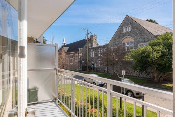 950 ROCKLAND AVE in Victoria - Property View