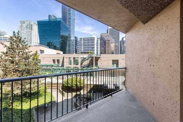 1045 HARO ST in Vancouver - Property View