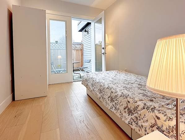 3429 DUNDAS ST in Vancouver