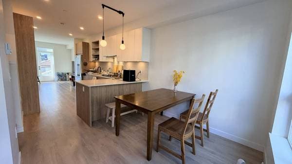 715 N DUCKLOW COQUITLAM ST in Coquitlam - Property View