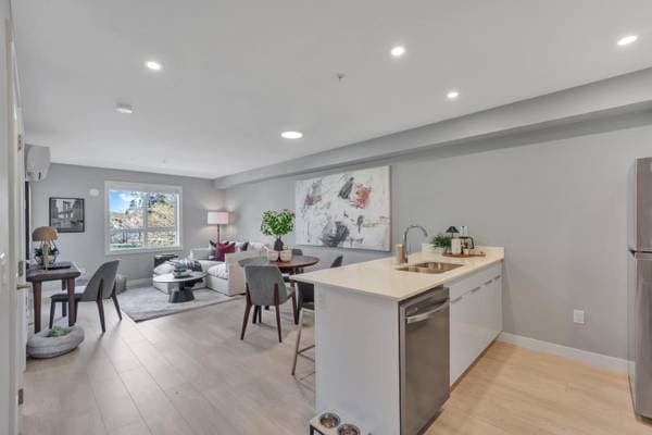 21 ERSKINE LN in View Royal