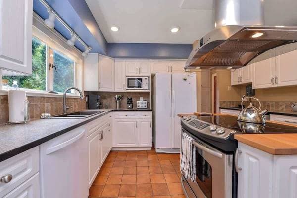 1428 KYE BAY COMOX BC RD in Comox - Property View