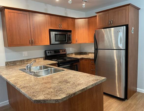 655 GOLDSTREAM AVE in Highlands - Property View