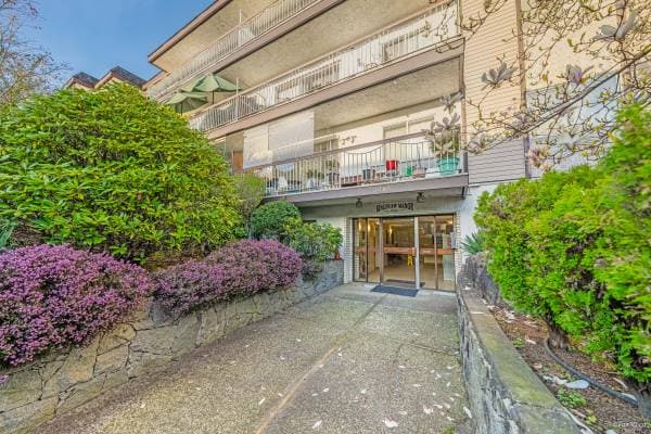 3080 LONSDALE in North Vancouver - Property View