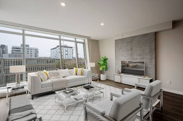 952 JOHNSON ST in Victoria - Property View