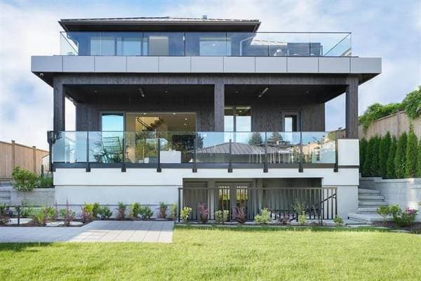 1130 GORDON AVE in West Vancouver